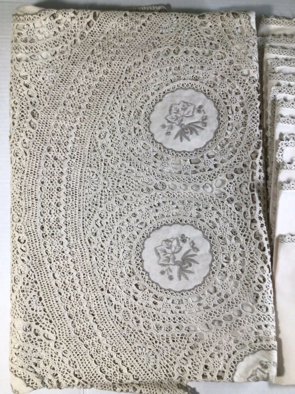 Vintage SWL Linnette 13-Piece Hand-Made Oval Tablecloth Set